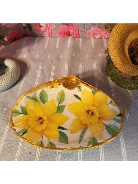 DECOUPAGE CLAM SHELL TRINKET DISH DECOUPAGE FLOWERS TRINKET DISH